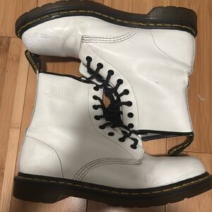 Dr. Martens 1460 WOMEN'S SMOOTH LEATHER LACE UP BOOTS